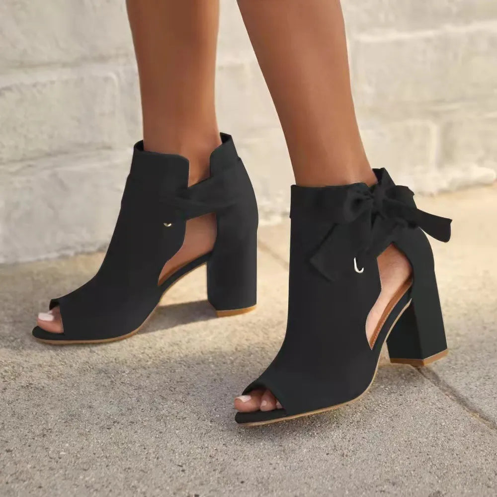 Caressa | Dames Zwarte Enkellaarsjes Met Blokhak | Open Teen boots Esto Moda