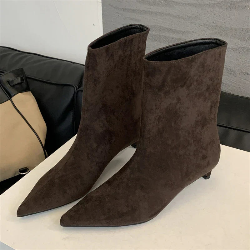 Sophie | Dames Zwarte Enkellaars Met Hak | Elegante Suède boots Esto Moda