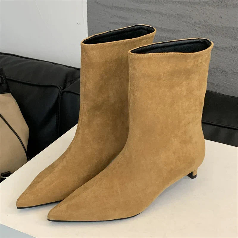 Sophie | Dames Zwarte Enkellaars Met Hak | Elegante Suède boots Esto Moda