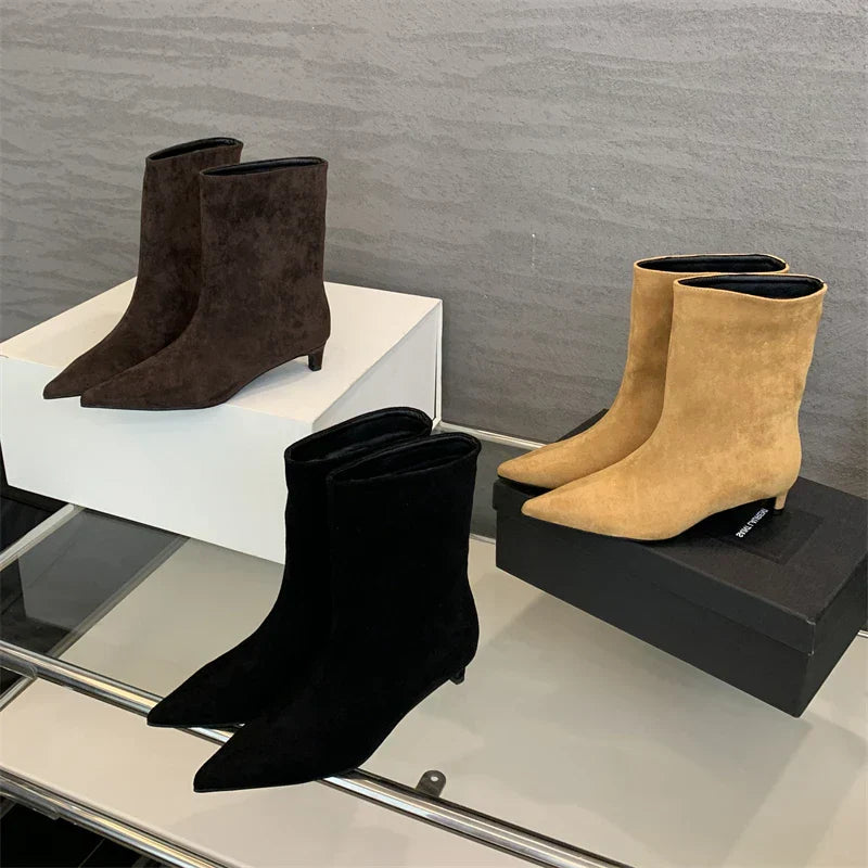 Sophie | Dames Zwarte Enkellaars Met Hak | Elegante Suède boots Esto Moda