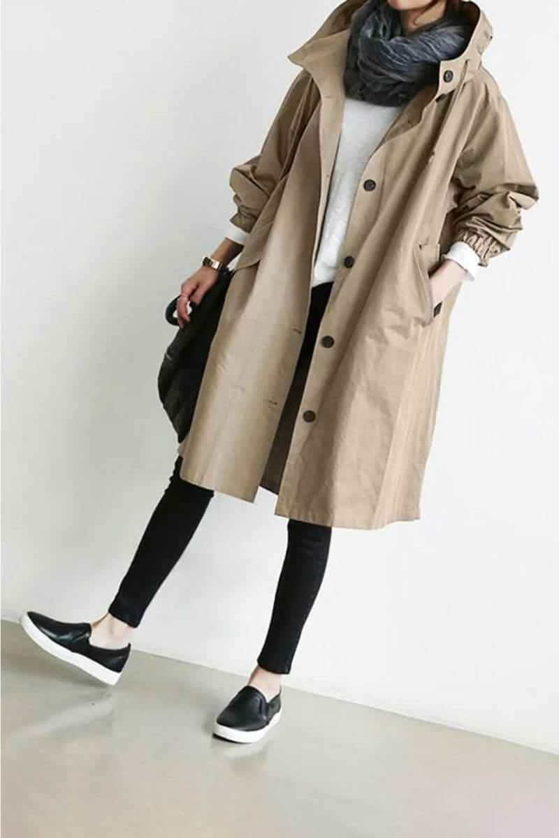 Emma’s lange regenjas voor dames in beige, waterdicht met capuchon
