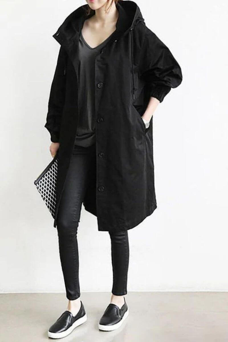 Emma’s lange regenjas voor dames in zwart, waterdicht met capuchon