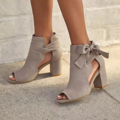 Caressa | Dames Zwarte Enkellaarsjes Met Blokhak | Open Teen boots Esto Moda