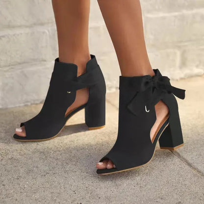 Caressa | Dames Zwarte Enkellaarsjes Met Blokhak | Open Teen boots Esto Moda
