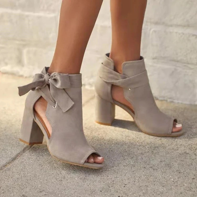 Caressa | Dames Zwarte Enkellaarsjes Met Blokhak | Open Teen boots Esto Moda