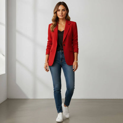 Anouk blazer dames in rood, getailleerd blazer jasje gedragen in lifestyle setting