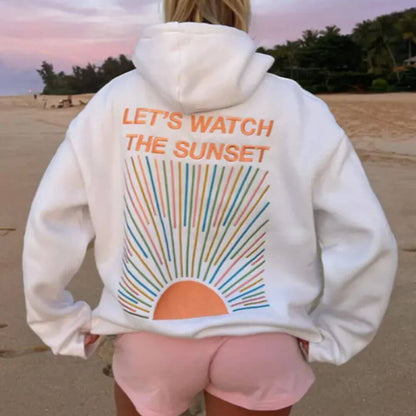 Een witte Emma hoodie met de tekst “Let’s Watch the Sunset”, zacht als een sweatshirt